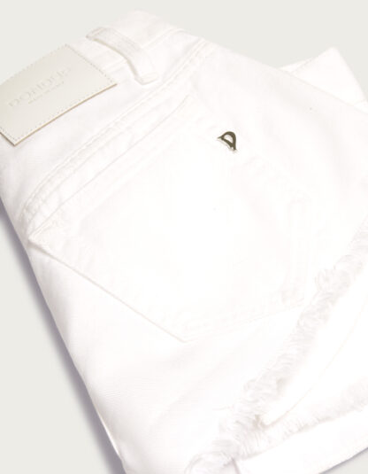 Dondup – białe spodenki jeansowe