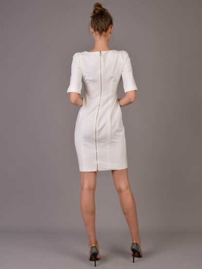 Blumarine – biała sukienka z przeszyciami